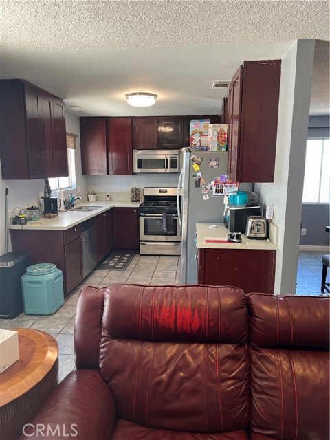 Detail Gallery Image 10 of 32 For 111 W Perry St, Perris,  CA 92571 - 4 Beds | 2 Baths