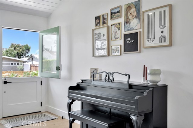 Detail Gallery Image 8 of 51 For 206 Del Mar Ave, Costa Mesa,  CA 92627 - 4 Beds | 2 Baths