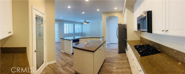 Detail Gallery Image 9 of 17 For 325 Deodar St, Redlands,  CA 92374 - 6 Beds | 4 Baths