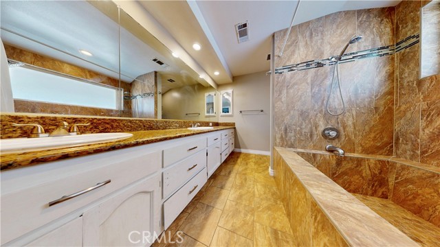 15460 Mandan Road, Apple Valley CA: https://media.crmls.org/medias/cd4958cd-b71c-4f0a-9661-05455d94b2a6.jpg