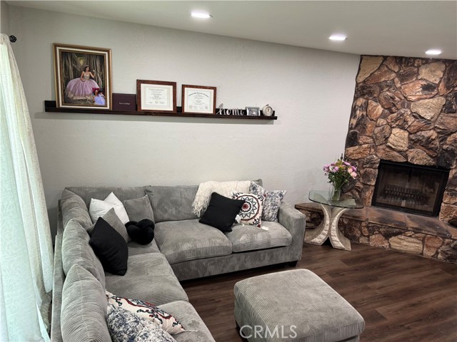 389 E Rancho Road, Corona CA: https://media.crmls.org/medias/cd4baea0-596f-4d26-bc89-e0c7579e9bb4.jpg