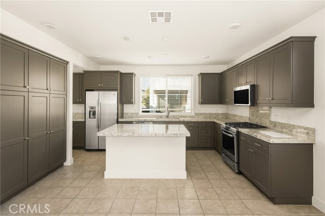 Detail Gallery Image 11 of 25 For 18318 Iris, Yorba Linda,  CA 92886 - 4 Beds | 3/1 Baths