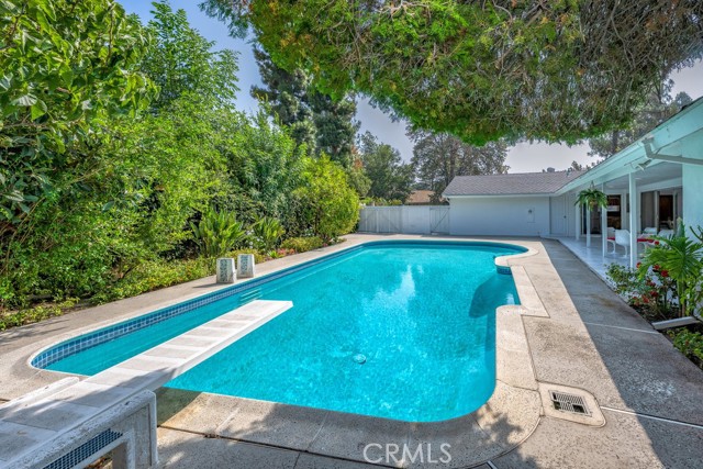 19443 Superior Street, Northridge CA: https://media.crmls.org/medias/cd4e7217-da65-443c-b861-544451808c70.jpg