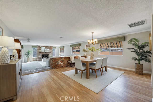 Detail Gallery Image 3 of 38 For 2404 W Ash Ave, Fullerton,  CA 92833 - 3 Beds | 2 Baths