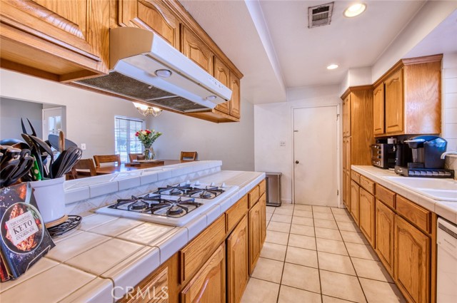 Detail Gallery Image 5 of 25 For 12226 Gneiss Ave, Downey,  CA 90242 - 3 Beds | 2 Baths