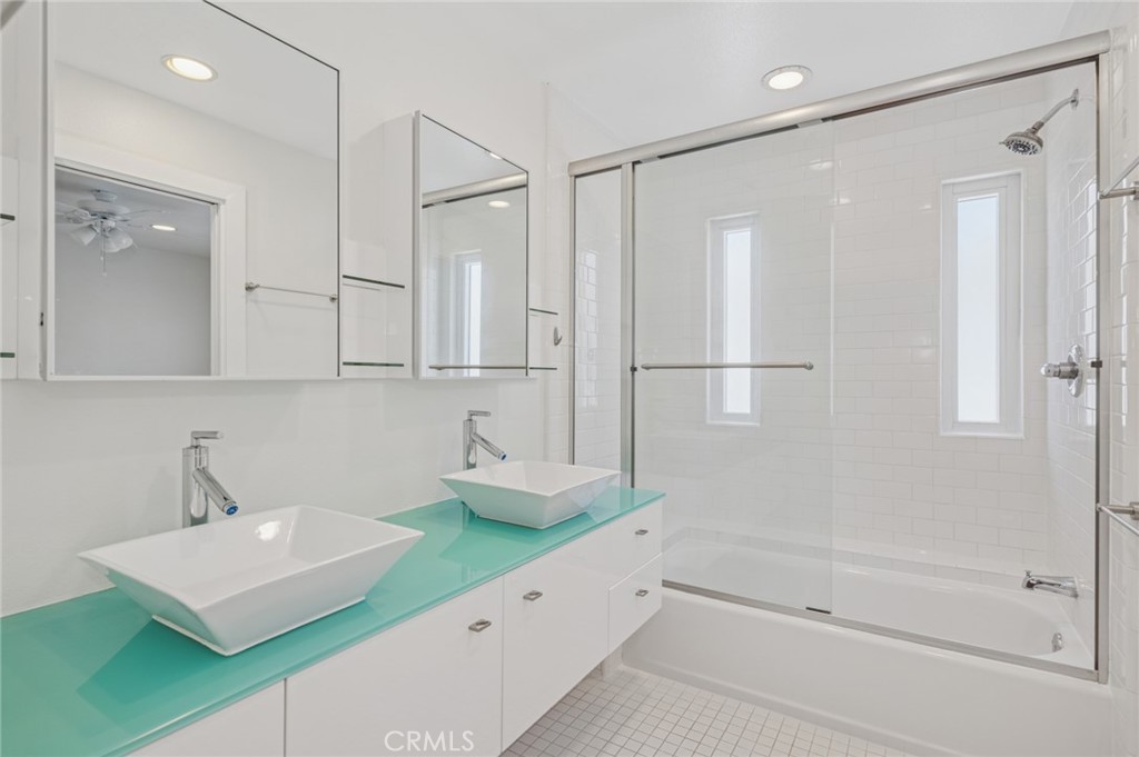 https://media.crmls.org/medias/cd5007c1-2b02-46e9-9401-68f7769be9f8.jpg?preset=X-Large
