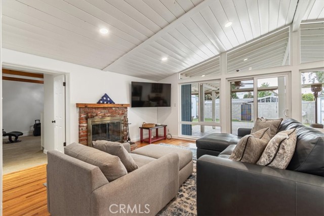 Detail Gallery Image 6 of 34 For 16750 Septo, Northridge,  CA 91343 - 5 Beds | 3 Baths