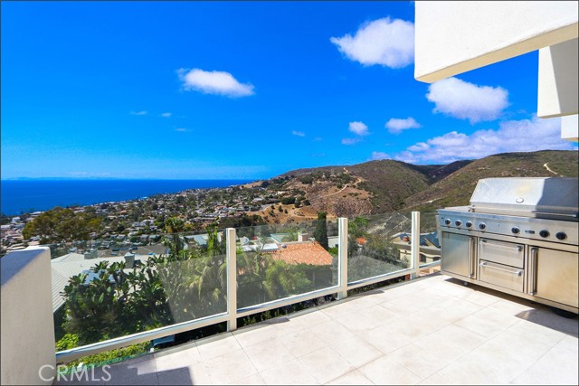 Detail Gallery Image 19 of 43 For 1284 Coronado Dr, Laguna Beach,  CA 92651 - 3 Beds | 2/1 Baths