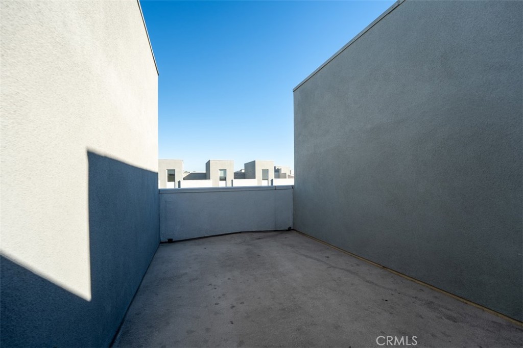 https://media.crmls.org/medias/cd5149c9-c167-47c6-8914-ba2a1b7f0ae3.jpg?preset=X-Large