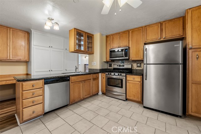 55 B Surfside Avenue, Surfside CA: https://media.crmls.org/medias/cd5248c7-f5c6-45b3-9b1c-313e39619d9c.jpg