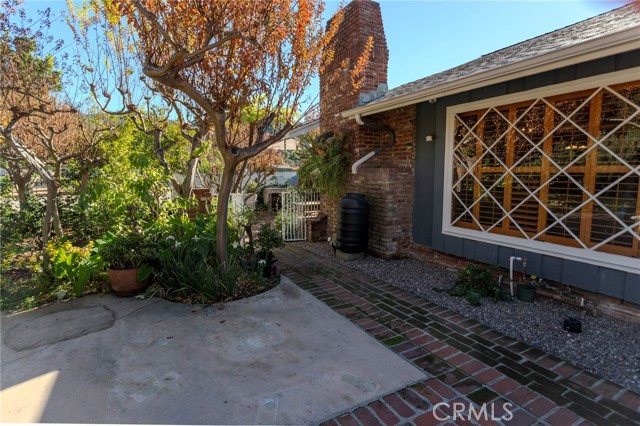 Detail Gallery Image 3 of 26 For 1724 Sombra Dr, Glendale,  CA 91208 - 3 Beds | 2 Baths