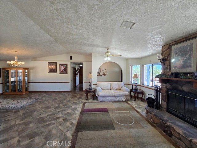 7050 Ivanpah Avenue, 29 Palms CA: https://media.crmls.org/medias/cd52df9f-e089-4ac7-bb8d-bed059133bd1.jpg
