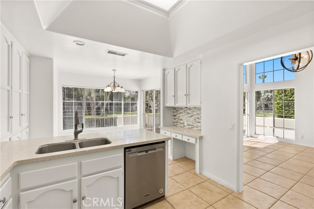 6042 Shadowbrook Circle, Huntington Beach CA: https://media.crmls.org/medias/cd530c73-2c4c-4833-b83b-0b4b96724379.jpg