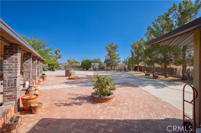 14221 Tumbleweed Road, Phelan CA: https://media.crmls.org/medias/cd53bd8a-6a8b-401f-8178-faf205511843.jpg