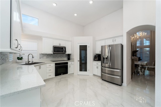 Detail Gallery Image 8 of 33 For 22640 Blue Teal, Canyon Lake,  CA 92587 - 3 Beds | 2/2 Baths