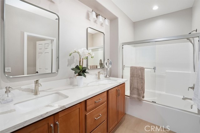 Detail Gallery Image 21 of 58 For 28771 Calle De La Paz, Valencia,  CA 91354 - 3 Beds | 2/1 Baths