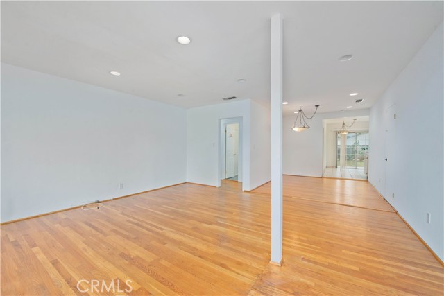 Detail Gallery Image 5 of 31 For 17420 Collins St, Encino,  CA 91316 - 3 Beds | 3 Baths