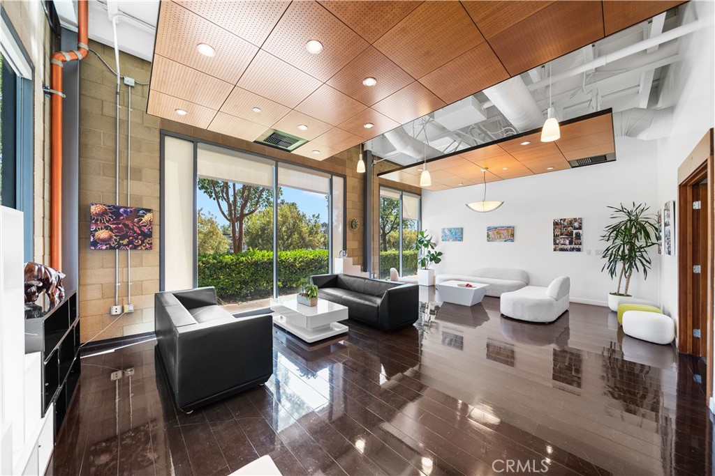 MLS #OC25143028 img 8