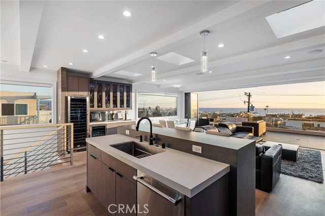 1737 Manhattan Avenue, Hermosa Beach CA: https://media.crmls.org/medias/cd562920-ed13-480f-9952-2ec2b255db0c.jpg