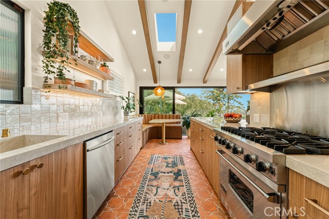 Detail Gallery Image 9 of 24 For 3627 Willowcrest Ave, Studio City,  CA 91604 - 3 Beds | 3 Baths