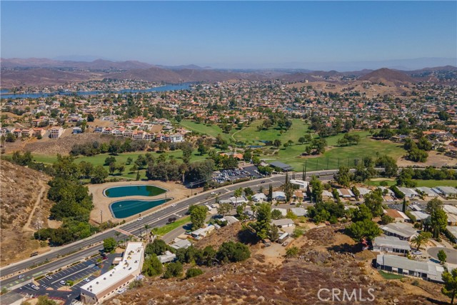 22831 Skylink Drive, Canyon Lake CA: https://media.crmls.org/medias/cd588ba7-d062-435c-8072-82f2687882b4.jpg