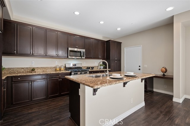 Detail Gallery Image 10 of 59 For 12584 Montaivo Ln, Corona,  CA 91752 - 4 Beds | 2/1 Baths