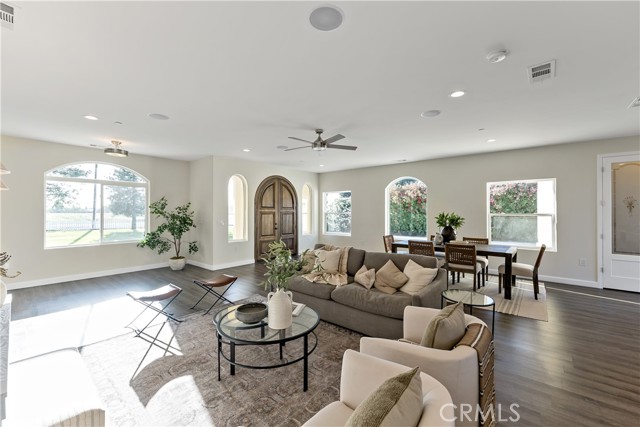 Detail Gallery Image 5 of 34 For 286 N Locan Ave, Fresno,  CA 93737 - 5 Beds | 4/1 Baths