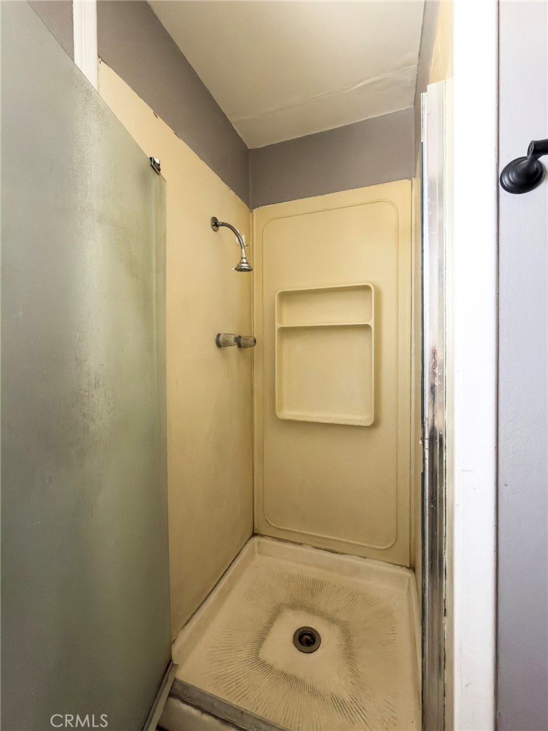 https://media.crmls.org/medias/cd58fd24-acad-44d2-823d-941a8b83cb40.jpg?preset=X-Large