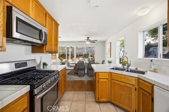 Detail Gallery Image 10 of 37 For 2315 Adams St, Cambria,  CA 93428 - 4 Beds | 3 Baths