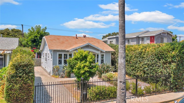 3819 3rd Avenue, Los Angeles, California 90008, 3 Bedrooms Bedrooms, ,1 BathroomBathrooms,Single Family Residence,For Sale,3rd,SR24177242