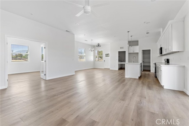 Detail Gallery Image 9 of 26 For 21640 Loop St, Tehachapi,  CA 93561 - 3 Beds | 2 Baths