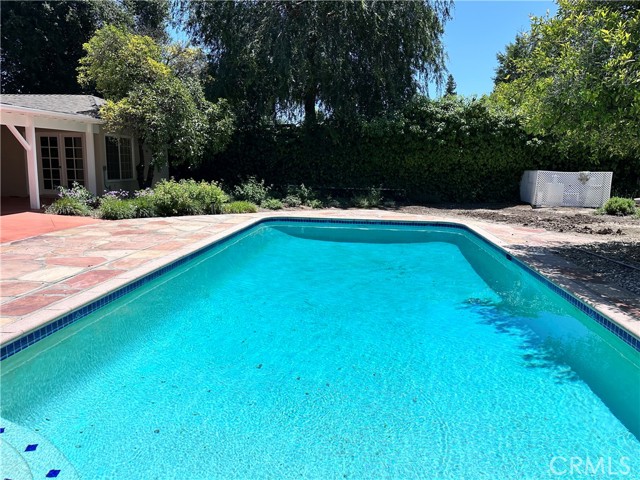5369 Topeka Drive, Tarzana CA: https://media.crmls.org/medias/cd5a6041-61af-4986-8dc0-457c045a07f0.jpg