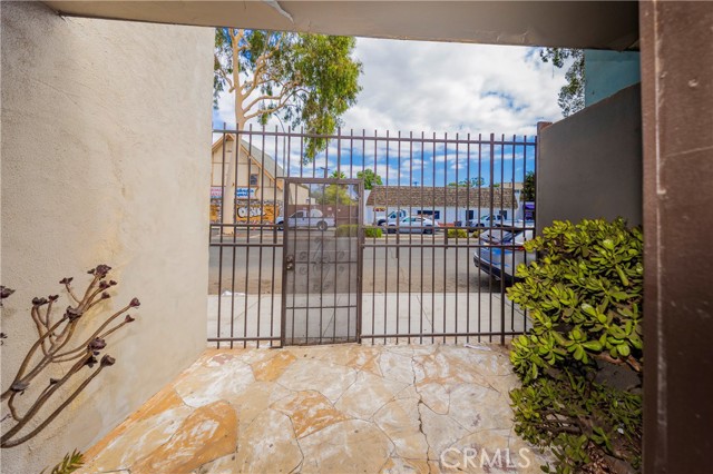 Separate entrance court yard