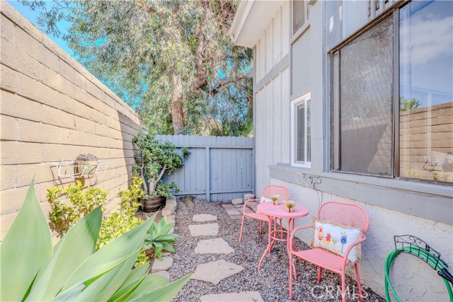16872 Pacific Coast Highway, Huntington Beach CA: https://media.crmls.org/medias/cd5f5036-31ad-45cc-bdd5-cbec652e1823.jpg
