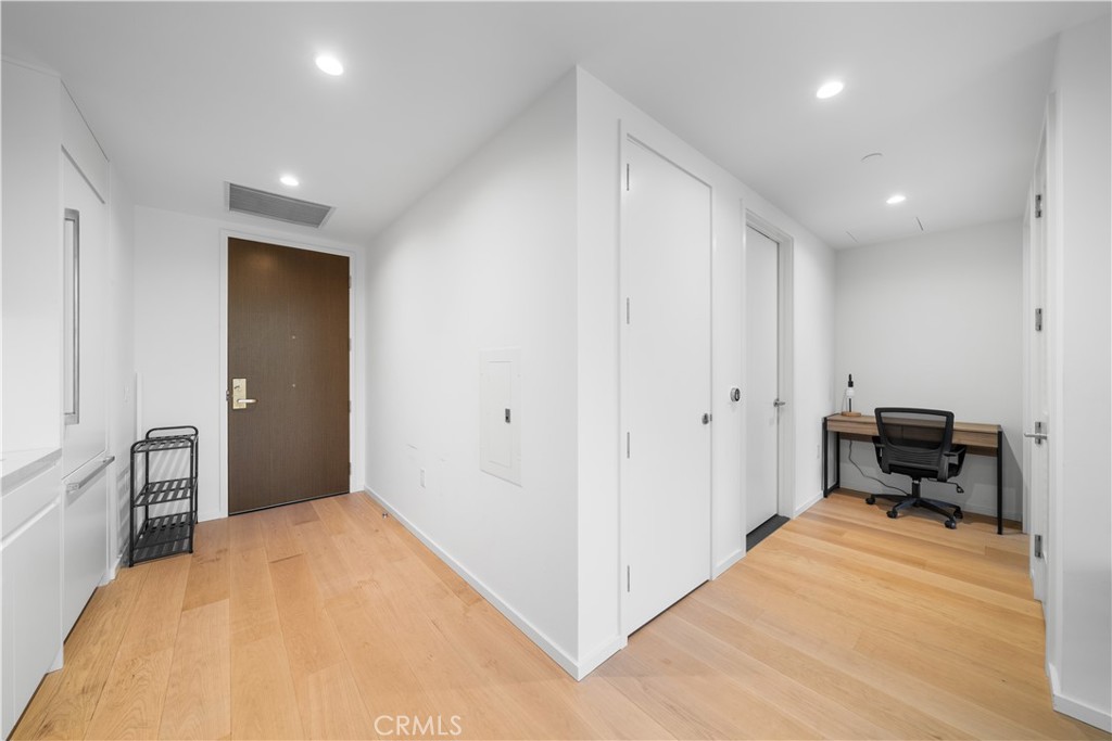 https://media.crmls.org/medias/cd5fe839-80d7-4a81-8c4c-6526eba5cfd8.jpg?preset=X-Large