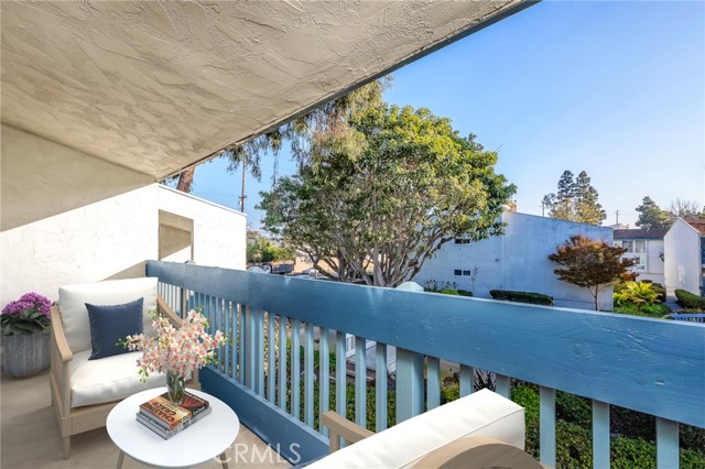 Detail Gallery Image 11 of 31 For 615 S Prospect Ave #205,  Redondo Beach,  CA 90277 - 2 Beds | 2 Baths