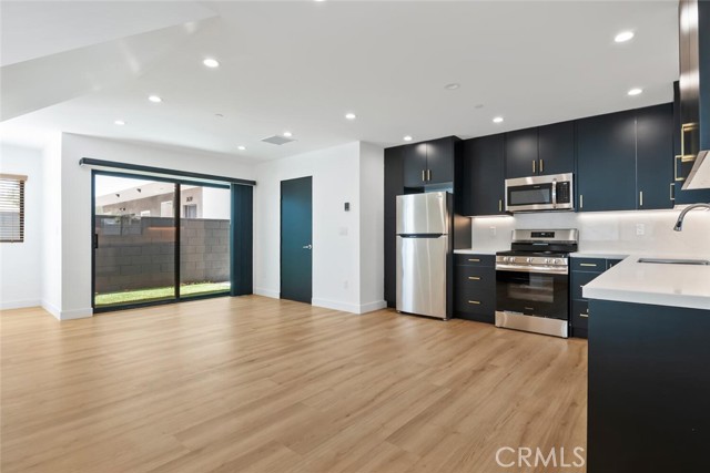 Detail Gallery Image 8 of 14 For 2631 Cochran Ave, Los Angeles,  CA 90016 - 3 Beds | 2/1 Baths