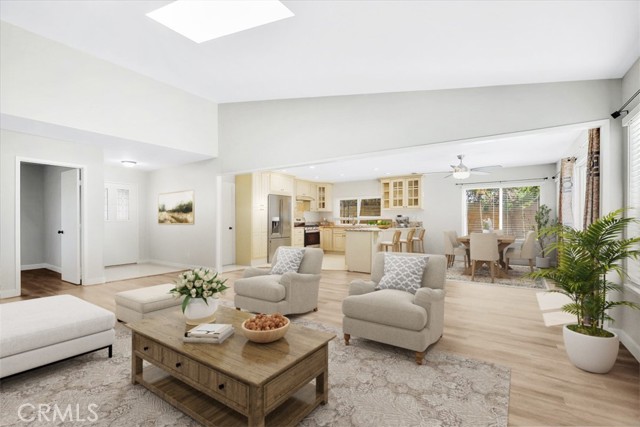 Detail Gallery Image 5 of 20 For 2369 Mesa Verde, Fullerton,  CA 92833 - 3 Beds | 2 Baths