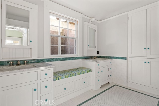 404 17th Street, Manhattan Beach, California 90266, 3 Bedrooms Bedrooms, ,2 BathroomsBathrooms,Residential,Sold,17th,SB21090546