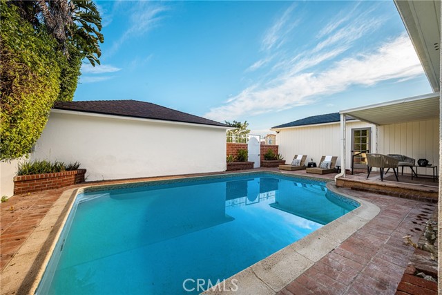 Detail Gallery Image 4 of 35 For 3803 Monteith Dr, View Park,  CA 90043 - 5 Beds | 4 Baths