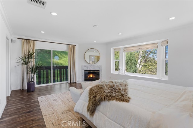 Detail Gallery Image 15 of 34 For 3831 Saint Johnswood Dr, Woodland Hills,  CA 91364 - 5 Beds | 3/1 Baths