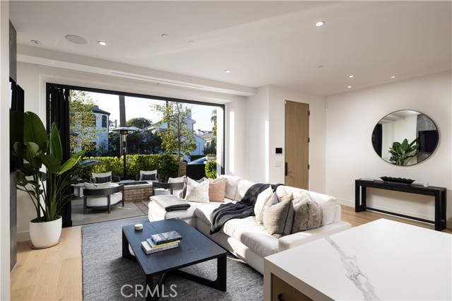 508 Goldenrod Avenue, Corona del Mar CA: https://media.crmls.org/medias/cd6143d5-68b4-4739-8057-0767999263d7.jpg