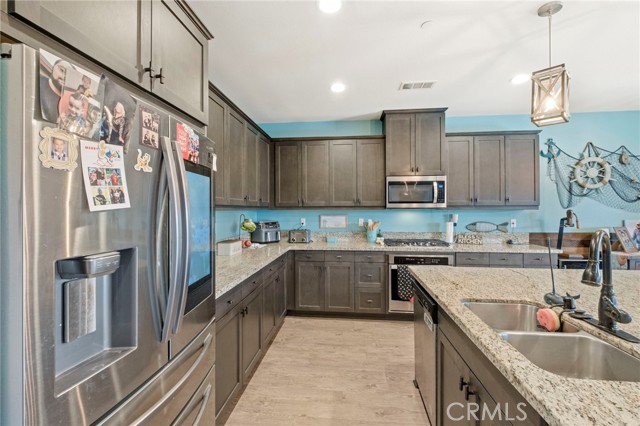 Detail Gallery Image 10 of 69 For 30205 Big Country Dr, Menifee,  CA 92584 - 5 Beds | 4 Baths