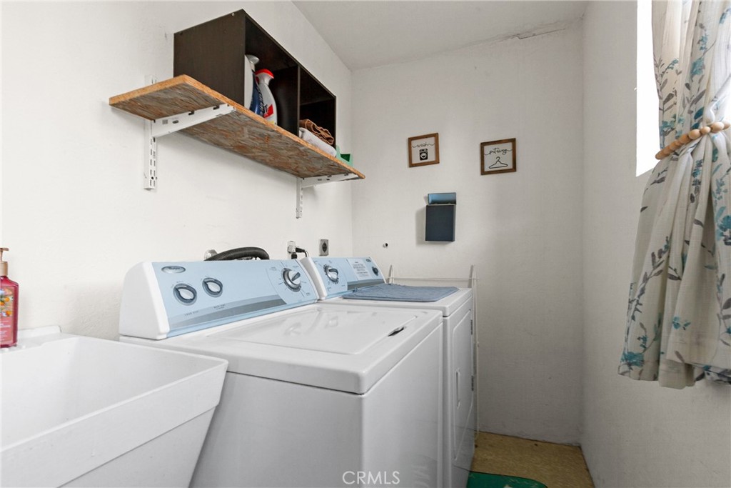 https://media.crmls.org/medias/cd634104-c03d-495b-881f-61c69ec210be.jpg?preset=X-Large
