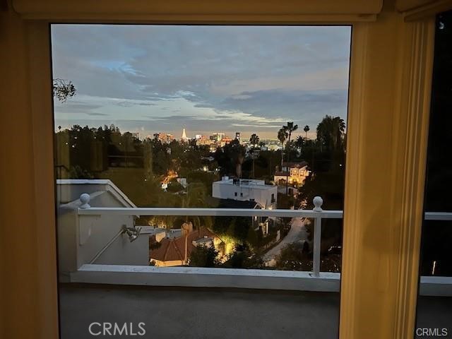 Detail Gallery Image 34 of 38 For 6476 San Marco Cir, Los Angeles,  CA 90068 - 2 Beds | 3/1 Baths