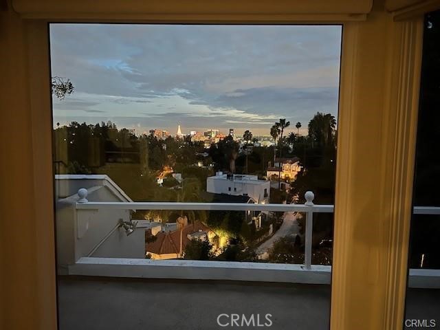 https://media.crmls.org/medias/cd636287-4e04-46a0-a2f2-586d9a00b44c.jpg?preset=X-Large