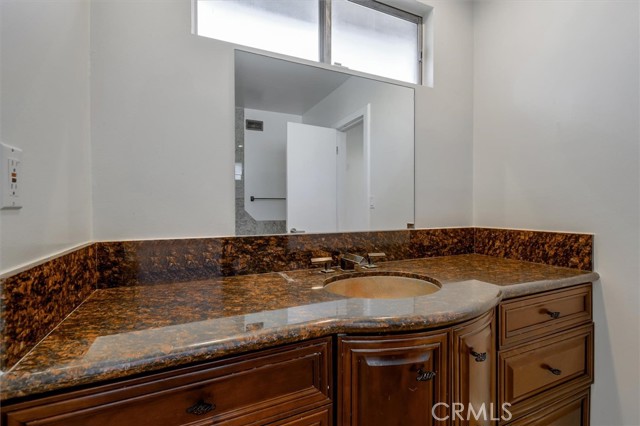 Detail Gallery Image 48 of 66 For 24216 Calvert St, Woodland Hills,  CA 91367 - 5 Beds | 3/1 Baths