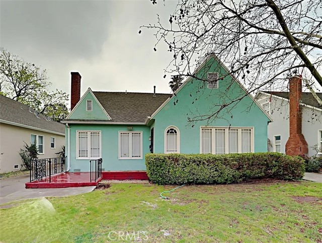 Detail Gallery Image 1 of 17 For 4890 7th Ave, Sacramento,  CA 95820 - 2 Beds | 1 Baths