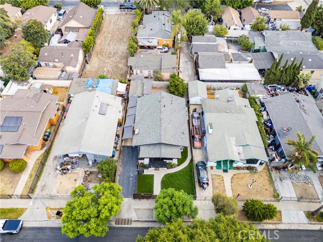 765 E 52nd Place, Los Angeles CA: https://media.crmls.org/medias/cd646363-7d36-423f-b69c-9500e76ecbf8.jpg