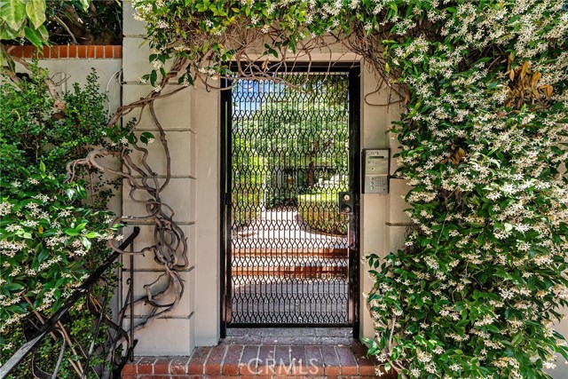 11053 Strathmore Drive, Westwood - Century City CA: https://media.crmls.org/medias/cd6592b9-9cb1-46e8-bcc9-9c8bbbb96b0f.jpg